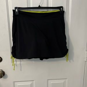 Gently Worn Novara Women’s Bicycle Skort Size XL Black with Hi Vis Yellow